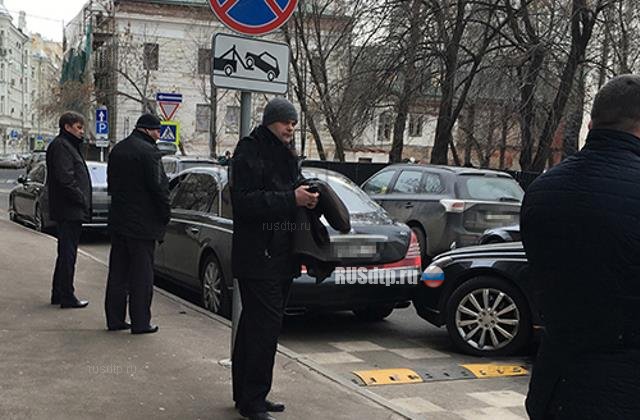 Два Maybach не поделили дорогу в центре Москвы