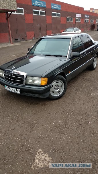 Маленький, но настоящий: как создавали Mercedes 190 и почему он стал звездой
