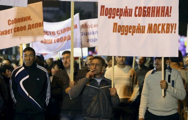 В ТЦ «Принц Плаза» в Ясенево вновь проходит рейд силовиков