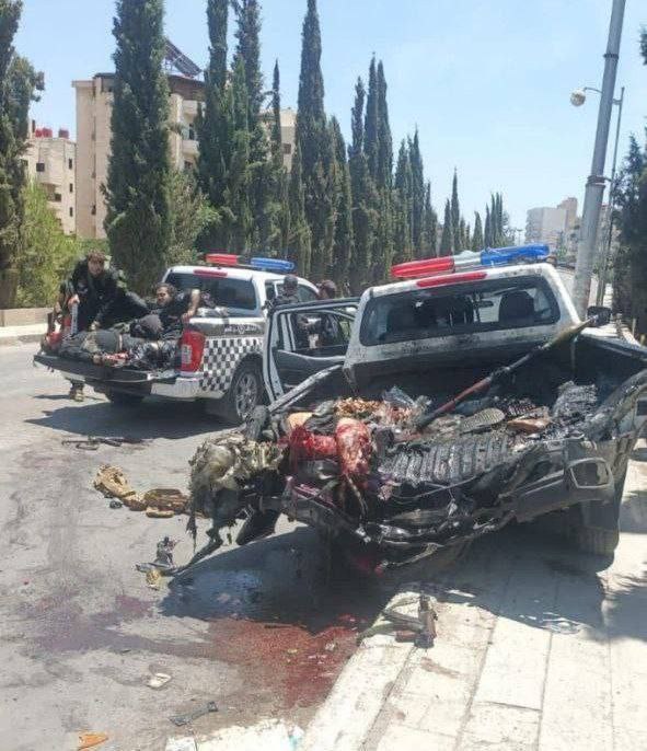 Израиль нанес повторный авиаудар по зданию генштаба сирийской армии в Дамаске, момент атаки попал на видео местного ТВ