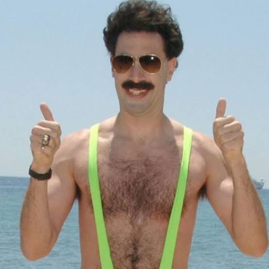 Да нормальный у неё купальник