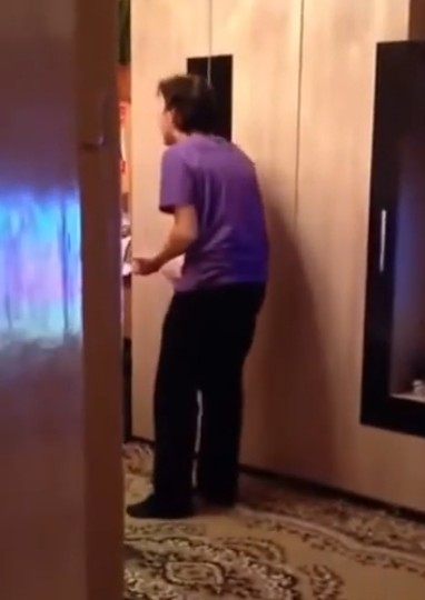 Решив построить во дворе бассейн, домовладелец нашёл золотой клад