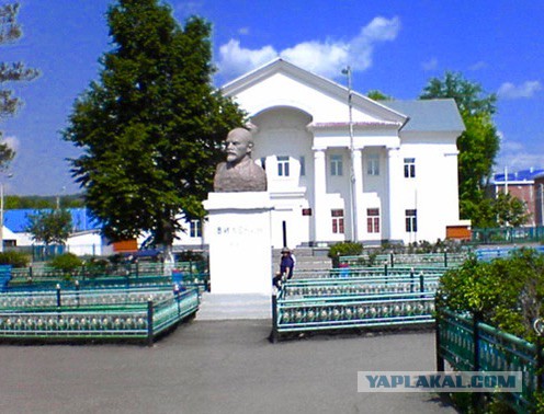 Памятники Ленину