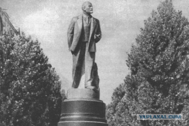 Памятники Ленину