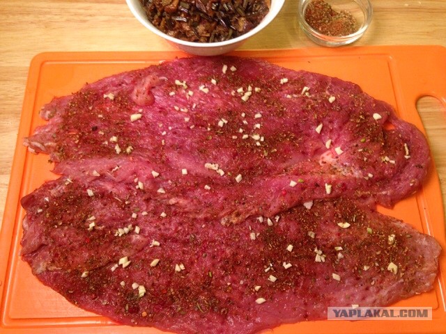 Рулет с папоротником и грибами