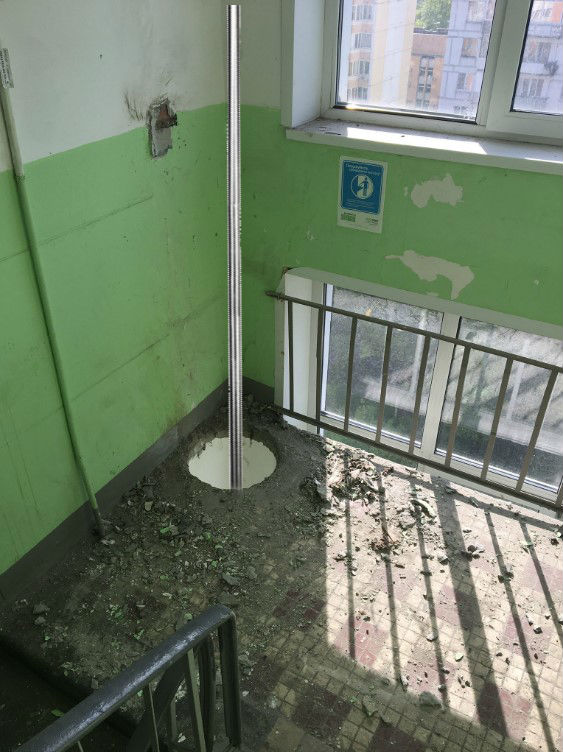 У нас в доме похитили... мусоропровод!