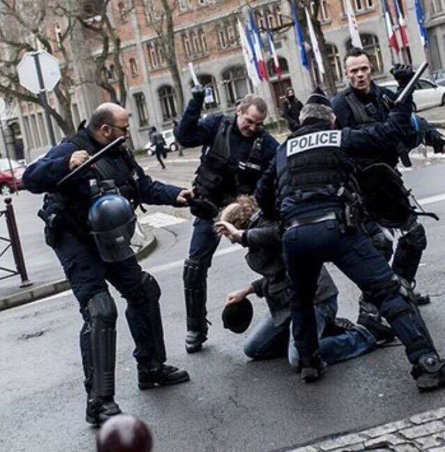 Разгон митинга во франции