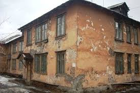Менее часа назад в Саратове обрушилась кровля четырёхэтажного дома на проспекте 50 лет Октября