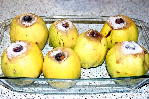 Айва с орехами и медом.