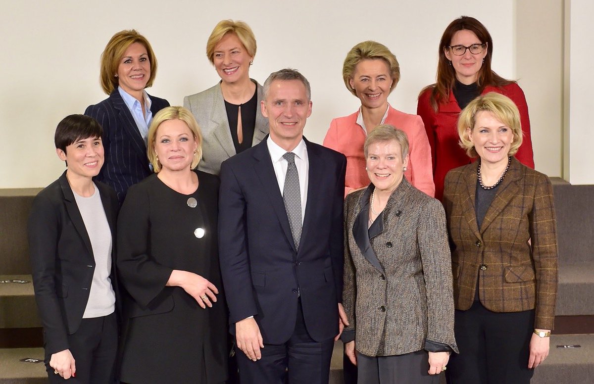 Женщина нато. Министры обороны НАТО. Министры обороны ЕС. Министры обороны Европы женщины 2022. Министры обороны Европы женщины.