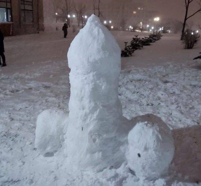 Снеговики, которых слепили очень креативные люди