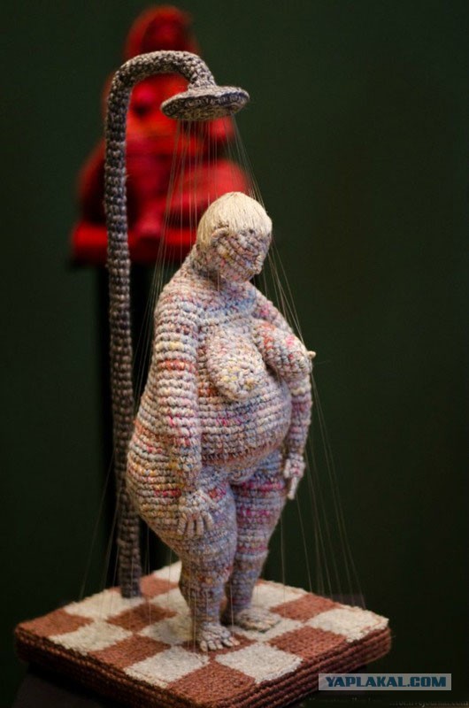 Телка с сиськами без лифчика 18+