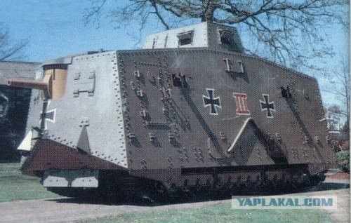 Первые танки, уже не трактор!