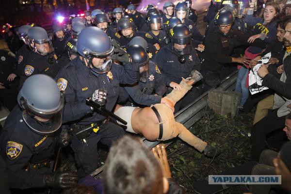 В Фергюсоне начались столкновения с полицией