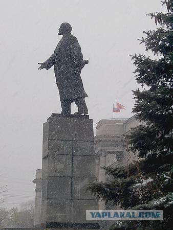 Памятники Ленину