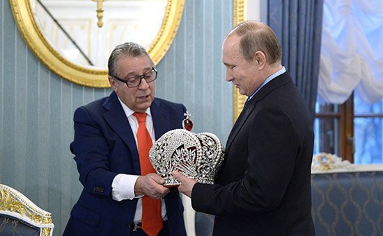 Прозрачная «кола» для маршала и дешёвые галстуки для генсека: какие импортные вещи нравились советской партийной элите?