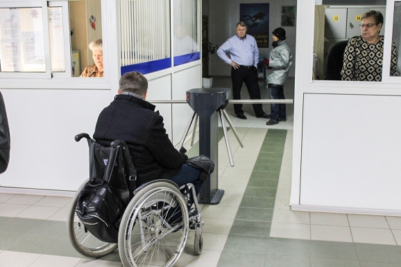 «Пусть валит унитазы мыть!» В Сети резко раскритиковали Самойлову за слова об эмиграции