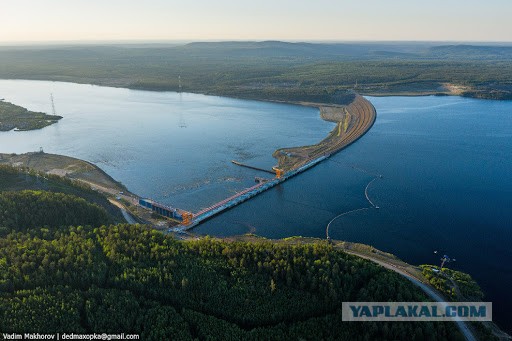 В Узбекистане прорвало дамбу Сардобинского водохранилища. Жителей нескольких сел эвакуировали