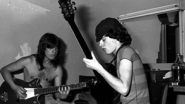 Музыка и музыканты: AC/DC-подробная история