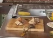 Оно ест... И может отплясывать