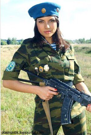 Секси-девушки в армии