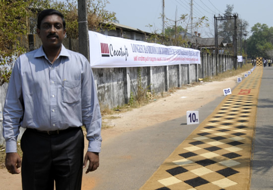 Самый длинный половичок (5 фото)