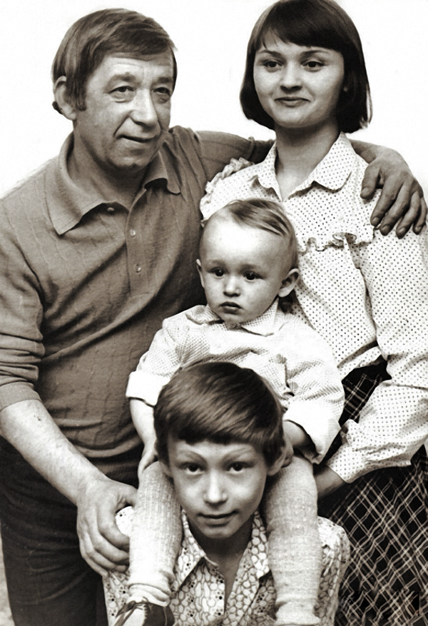 Знаменитости в кругу семьи.,  Фото из домашних архив