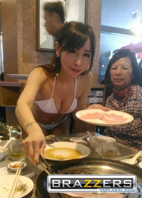 Китайский ресторан с моделями в бикини вместо официанток