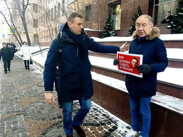 «Чувствую зависть лузера»: Алишер Усманов записал видеообращение к Алексею Навальному
