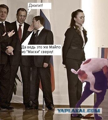 Фотожаба: О чем шептался Дмитрий...