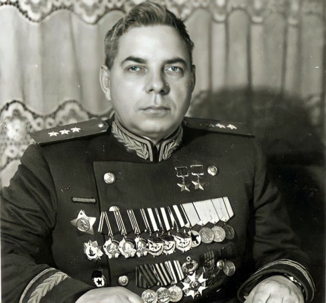 Рублевка. Что скрывает Михалков и кто живет в доме Алексея Толстого