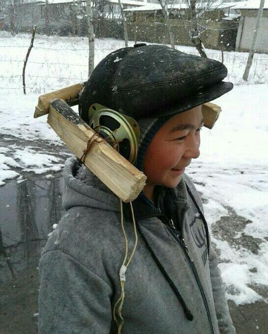 Звукорежиссёр собрал наушники из губок для посуды — они отлично звучат