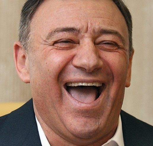 Медведев крымским пенсионерам: денег нет, но вы держитесь!