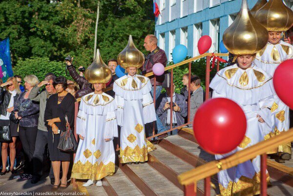 Мракобесие продолжает шагать по стране, но теперь уже с привлечением детей...