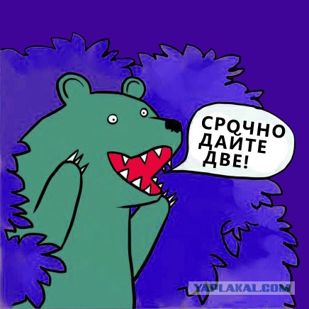 Девушка продает платье