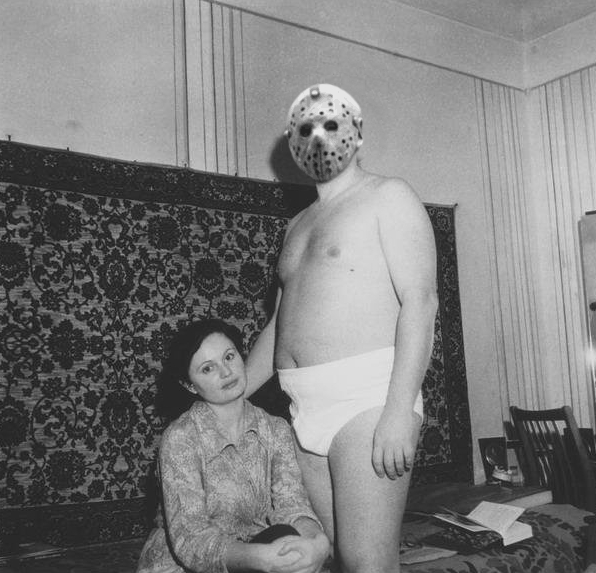 Пабло Эскобар с супругой у родственников в Саратове. 1983 год