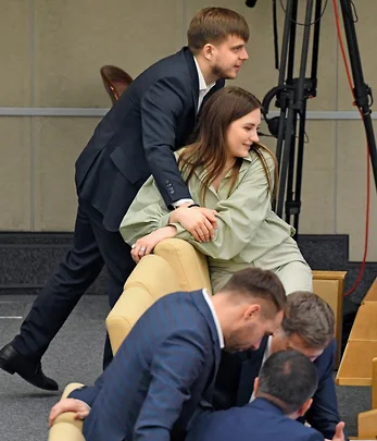 Весення сессия Госдумы в фотографиях, или чем они занимались полгода