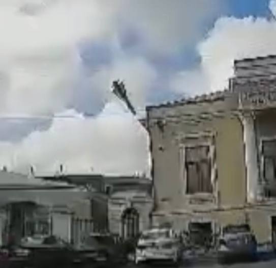 Момент прилета ракеты в Таганроге попал на видео