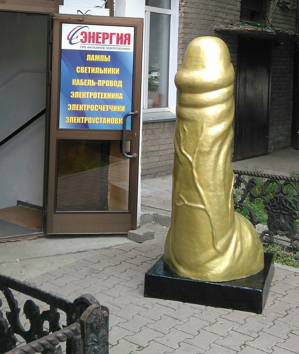 Хозяйство у жениха маленькое, жену не найдет!