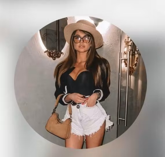 Это Кристина Шевердашвили, ей 25 лет, она управляет реализацией федерального имущества. А чего добился ты?