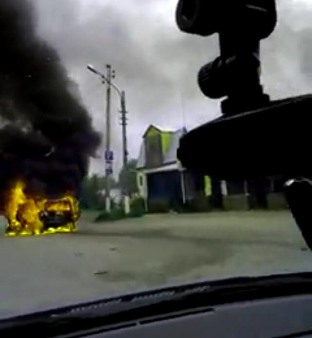 В Луганске мина попала в автомобиль