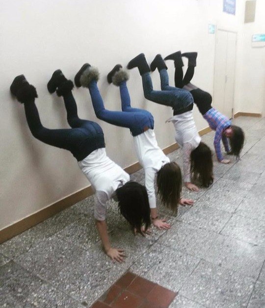Давай я тебя ещё вот в этой позе сфоткаю