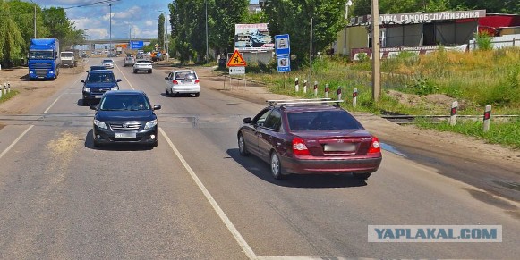 В Майкопе на лежачих полицейских вообще никто не тормозит, ну, кроме колхозника с прицепом