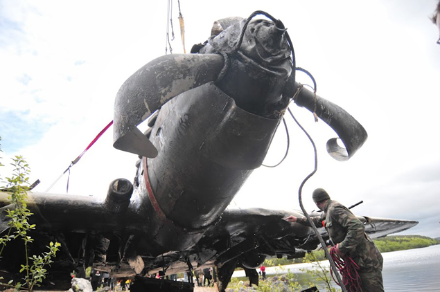 В Мурманской обл-ти из озера поднят штурмовик Ил-2