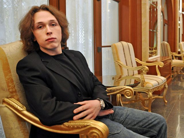 Сын Никаса Сафронова решил толстеть до 250 килограммов