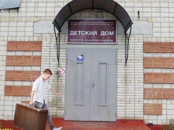 К мужику пришел друг, да не один, привёл с собой юного п**дюка