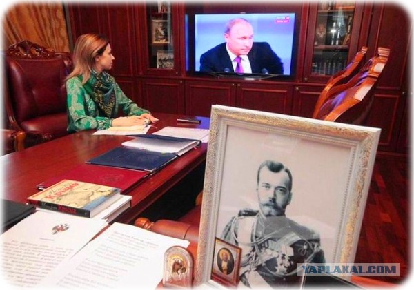 Поклонская с иконой Николая II приняла участие в акции "Бессмертный полк"