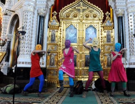 В Казанской епархии модели, снявшейся в эротической фотосессии в храме, пригрозили наказанием свыше