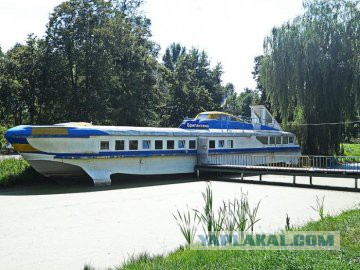 Нашли на берегу заброшенный теплоход "Заря 946"!
