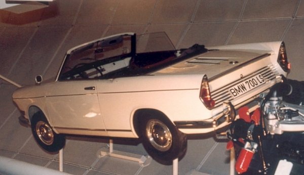 Двухдверный купе-кабриолет «Москвич-408 Турист» создан в 1967 году